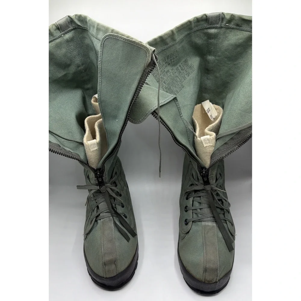 Vintage US Military N-1B MUKLUK Boots Sz. Medium Extreme Cold Weather w/Liners.